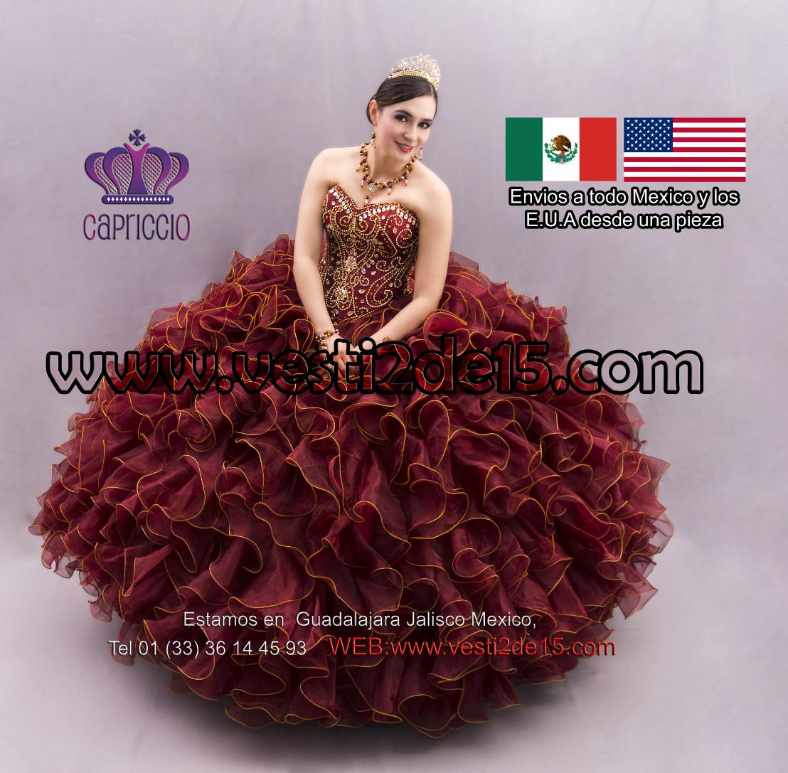 Vestido de quinceañera de encaje con falda voluminosa estilo princesa